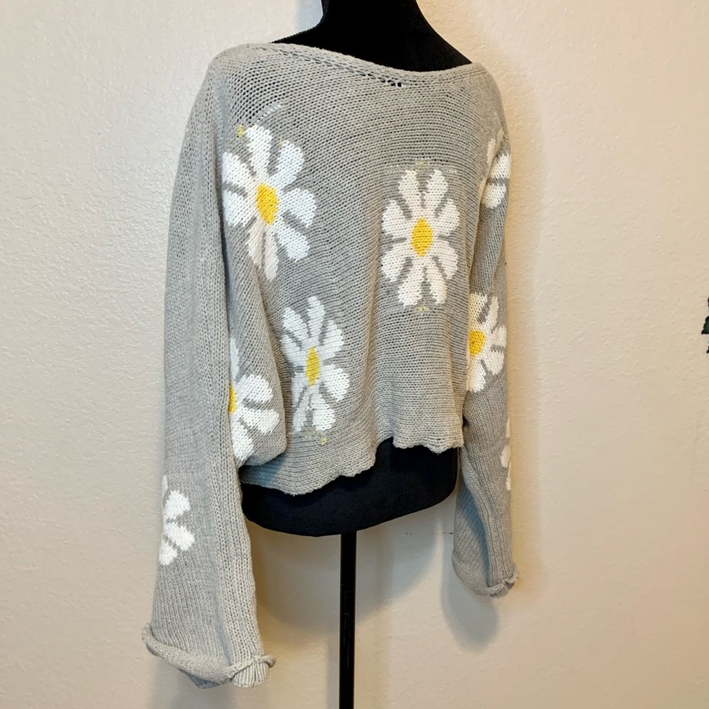 Storia Daisy Girl Cropped Sweater Bell Sleeves Gray White Yellow Size Medium - Picture 14 of 16